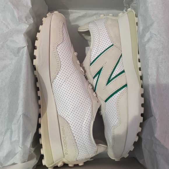 327 New Balance - Picture 2 of 8